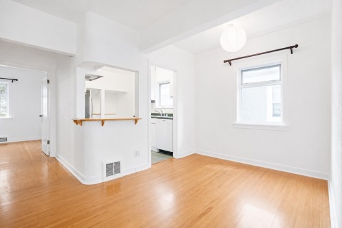 2305 3Rd Avenue W, Vancouver, BC 