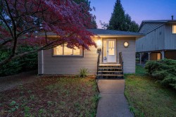1095 29th Street E North Vancouver, BC V7K 1C1