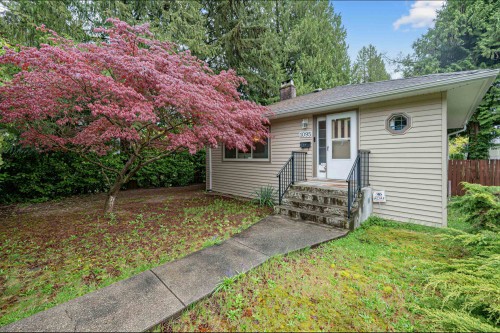 1095 29Th Street E, North Vancouver, BC 