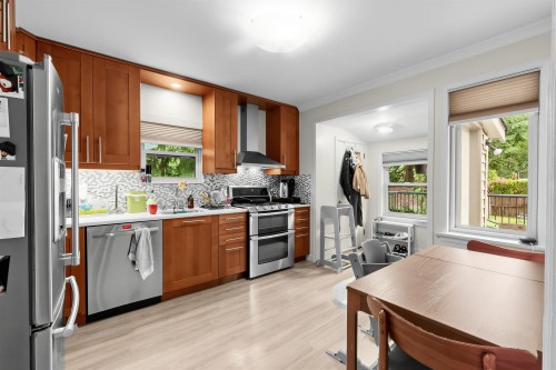 1095 29Th Street E, North Vancouver, BC 