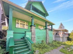 3450 Oxford Street  Vancouver, BC V5K 1N9