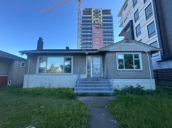 448 41st Avenue W Vancouver, BC V5Y 2S7
