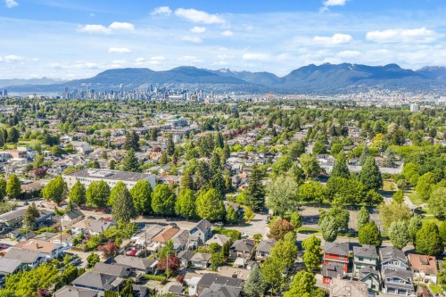 880 33Rd Avenue E, Vancouver, BC 