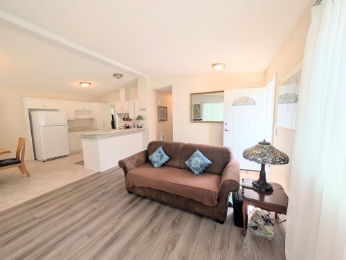 109-4510 101 Highway, Sechelt, BC 