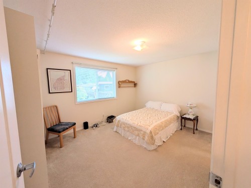 109-4510 101 Highway, Sechelt, BC 