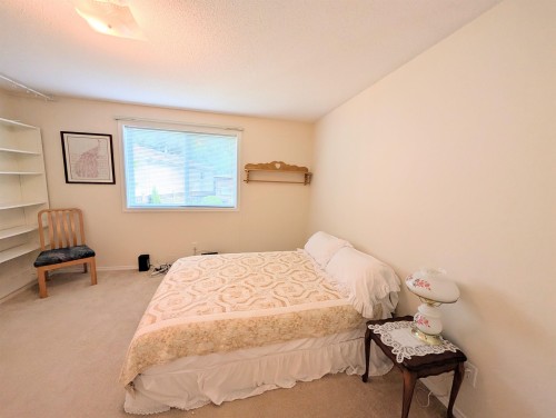 109-4510 101 Highway, Sechelt, BC 