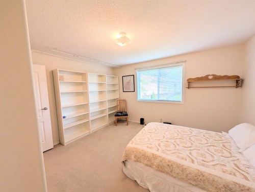 109-4510 101 Highway, Sechelt, BC 