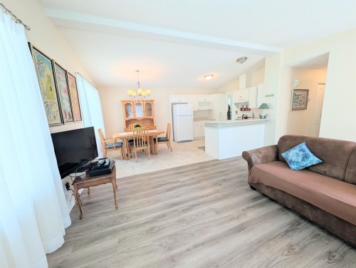 109-4510 101 Highway, Sechelt, BC 
