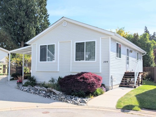 109-4510 101 Highway, Sechelt, BC 