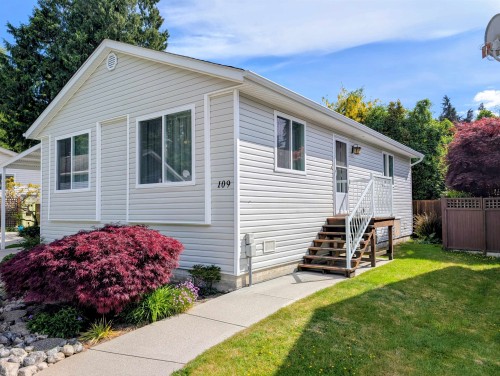 109-4510 101 Highway, Sechelt, BC 