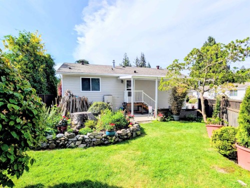 109-4510 101 Highway, Sechelt, BC 