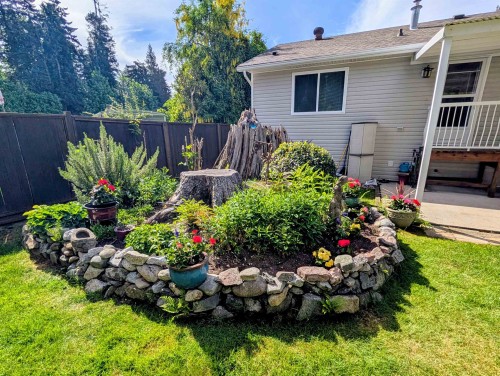 109-4510 101 Highway, Sechelt, BC 