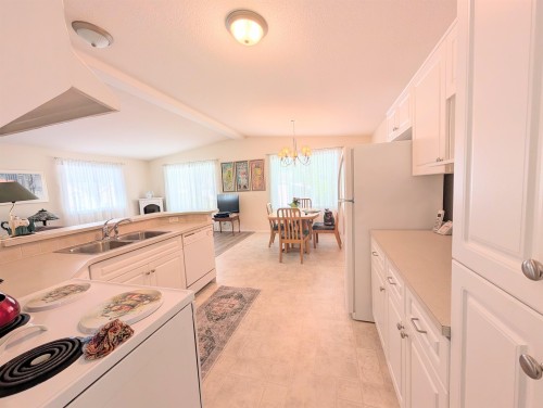 109-4510 101 Highway, Sechelt, BC 