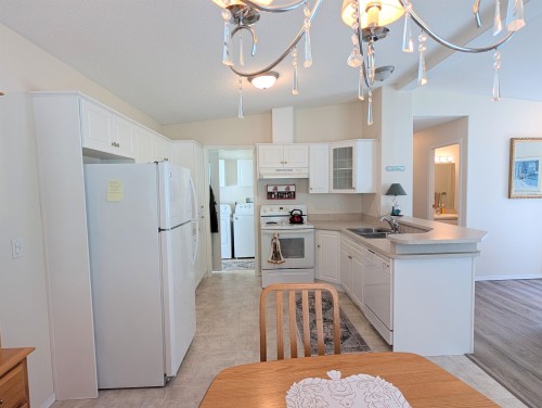 109-4510 101 Highway, Sechelt, BC 