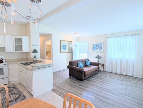 109-4510 101 Highway, Sechelt, BC 