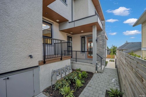 946 Dansey Avenue, Coquitlam, BC 