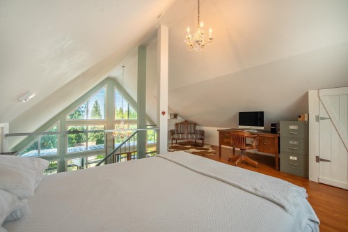 4981 Geer Road, Sechelt, BC - Indoor Photo Showing Bedroom
