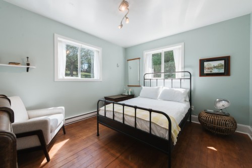 4981 Geer Road, Sechelt, BC - Indoor Photo Showing Bedroom