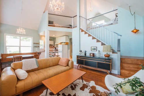 4981 Geer Road, Sechelt, BC - Indoor Photo Showing Living Room