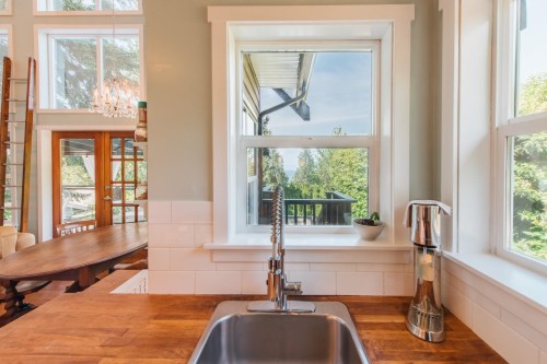 4981 Geer Road, Sechelt, BC - Indoor Photo Showing Kitchen