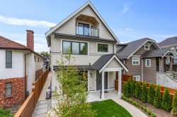 1-2258 Napier Street  Vancouver, BC V5L 2P2