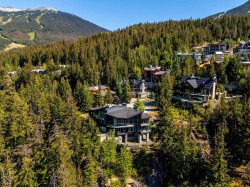 3855 Sunridge Court Whistler, BC V8E 0W1