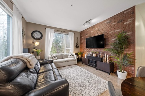 516-9250 University High Street  Burnaby, BC V5A 0B3