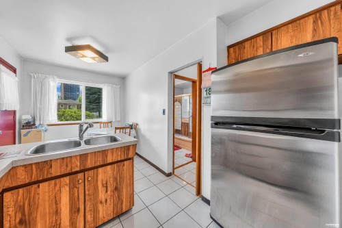 580 64Th Avenue W, Vancouver, BC 