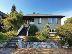 742 6th E Street North Vancouver, BC V7L 1R6