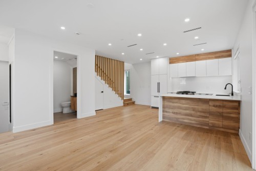 2-2438 20Th Avenue E, Vancouver, BC 