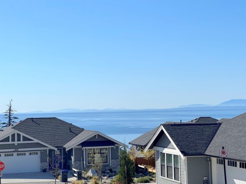 6078 Kingbird Avenue  Sechelt, BC V7Z 0S4