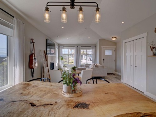 6078 Kingbird Avenue, Sechelt, BC 