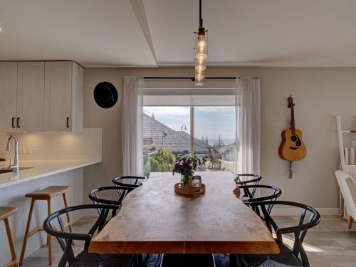 6078 Kingbird Avenue, Sechelt, BC 