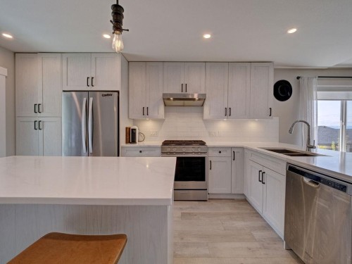 6078 Kingbird Avenue, Sechelt, BC 