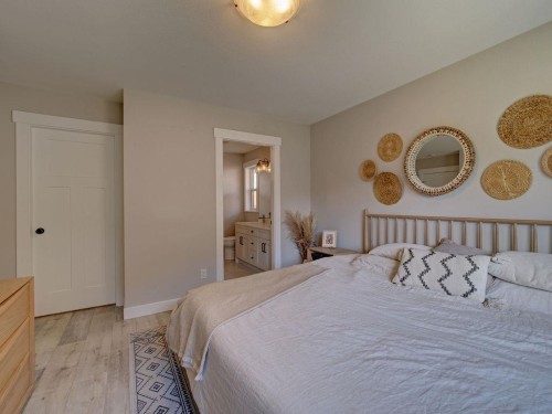 6078 Kingbird Avenue, Sechelt, BC 