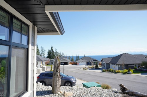 6078 Kingbird Avenue, Sechelt, BC 
