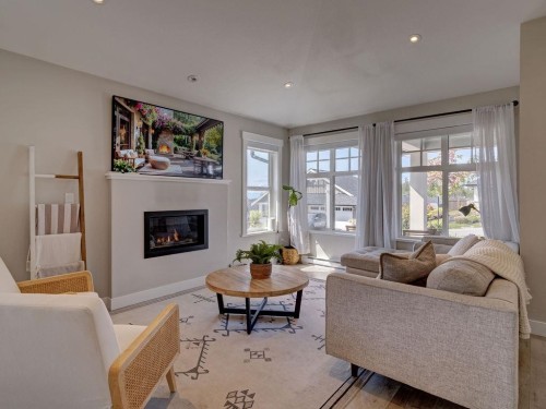 6078 Kingbird Avenue, Sechelt, BC 