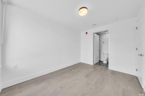 2210 1St Avenue E, Vancouver, BC 