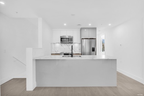 2210 1St Avenue E, Vancouver, BC 