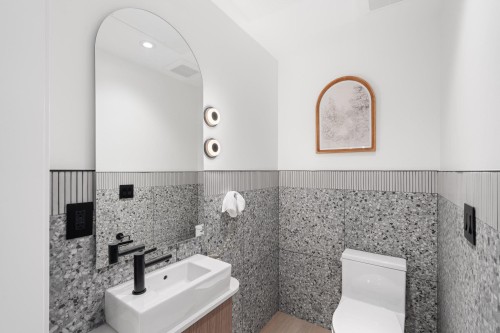 1-2240 40Th Avenue E, Vancouver, BC - Indoor Photo Showing Bathroom
