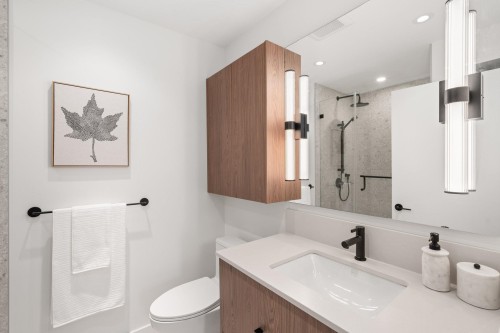 1-2240 40Th Avenue E, Vancouver, BC - Indoor Photo Showing Bathroom
