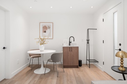 1-2240 40Th Avenue E, Vancouver, BC - Indoor