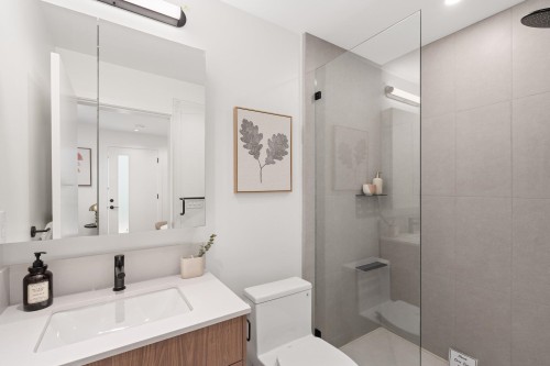 1-2240 40Th Avenue E, Vancouver, BC - Indoor Photo Showing Bathroom
