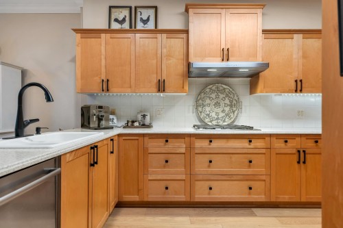 65-5900 Ferry Road, Delta, BC - Indoor Photo Showing Kitchen
