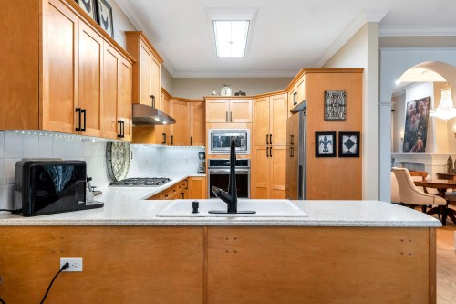 65-5900 Ferry Road, Delta, BC - Indoor Photo Showing Kitchen With Double Sink With Upgraded Kitchen