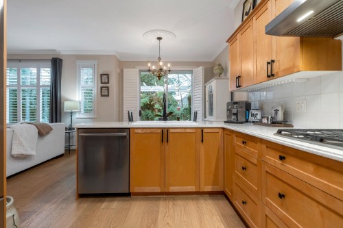 65-5900 Ferry Road, Delta, BC - Indoor Photo Showing Kitchen