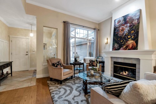 65-5900 Ferry Road, Delta, BC - Indoor Photo Showing Living Room With Fireplace