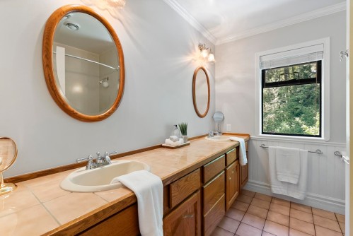 9927 Rathburn Drive, Burnaby, BC 