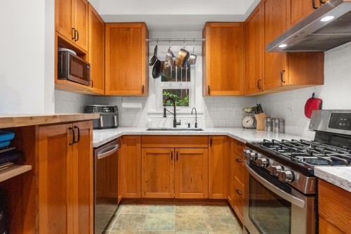 357 W 11Th Avenue, Vancouver, BC 