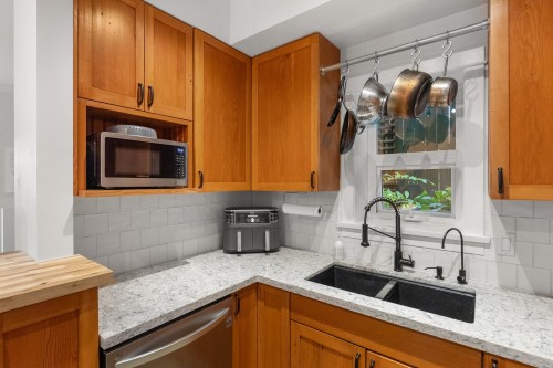357 W 11Th Avenue, Vancouver, BC 